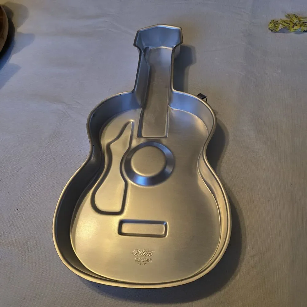 Vintage Wilton Aluminum Guitar Cake Pan 502-925 17” X 9” 1971